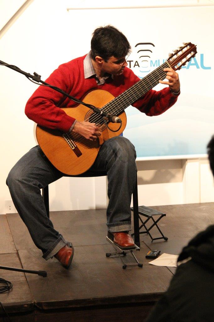 Mauricio Marques e violão | Fotos: Igor Sperotto